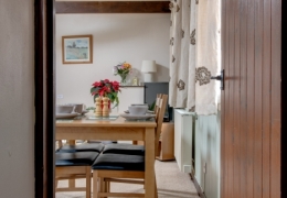 Robin Dining Area From Hall